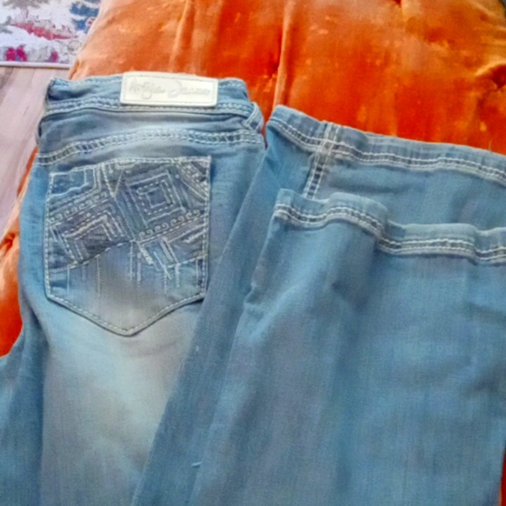 Ariya Jean's